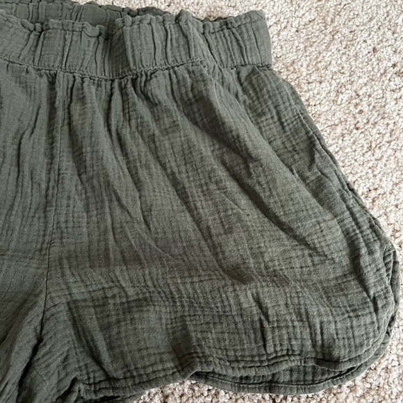 Universal threads green shorts - Picture 3 of 5